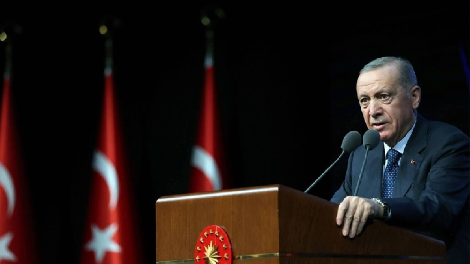 Cumhurbaşkanı Erdoğan açıkladı! Başkanlara yeşil pasaport müjdesi...