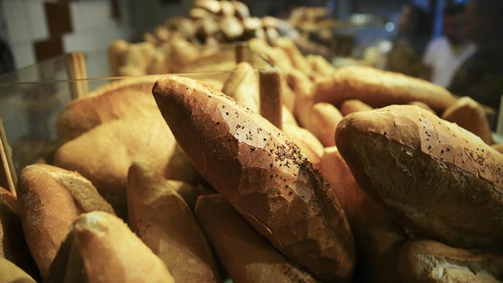 Cumhurbaşkanı Erdoğan'ın kira çıkışından sonra İstanbul Valisi'nden de ekmek çıkışı geldi: 9-10 liraya ekmek satılıyor!