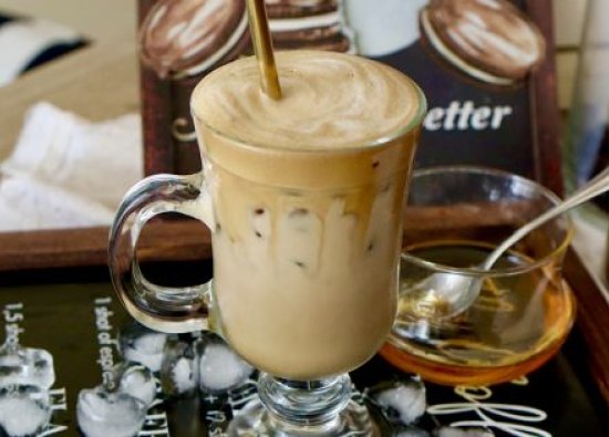 Ferah Ferah: Ballı Soğuk Kahve - Serinletici ve Lezzetli İçecek