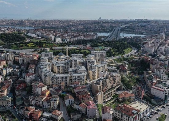 İstanbul'daki Görüntü Dehşete Düşürdü: Binalarda Çatlaklar, Zeminlerde Boşluk Oluştu!