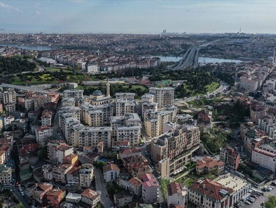 İstanbul'daki Görüntü Dehşete Düşürdü: Binalarda Çatlaklar, Zeminlerde Boşluk Oluştu!