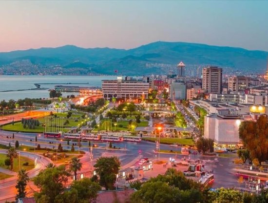 İzmir, 21 fay kırığının üstünde: İş dünyasından kentsel dönüşüm çağrısı geldi!