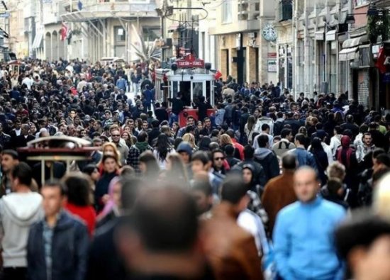 Türkiye'de gençlerin yüzde 93'ü düşük ücretli işlerde çalışmak zorunda kalıyor - Youthall raporu
